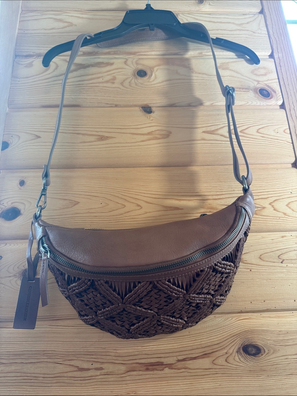 Shyanne Women's Western Heritage Woven Leather Sling Bag - Picture 8 of 11